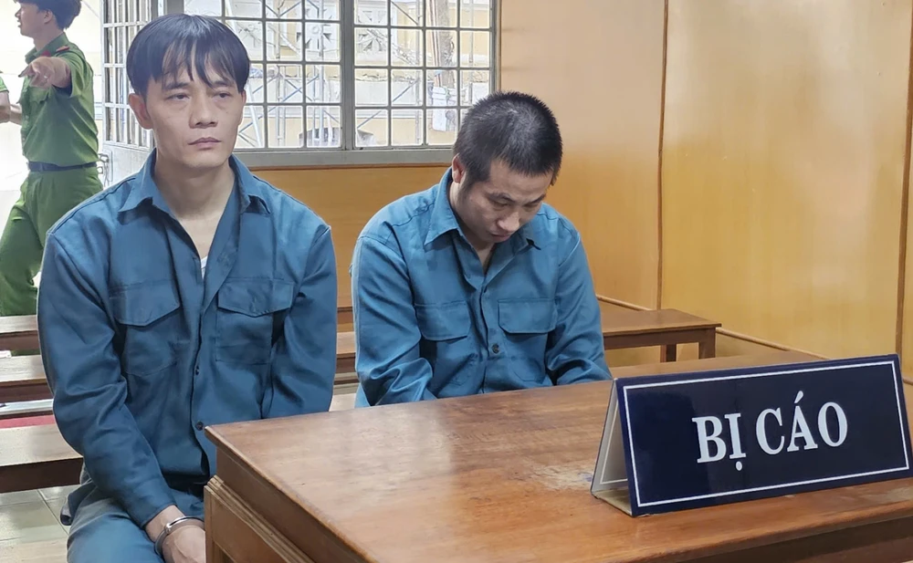 dùng súng bắn người