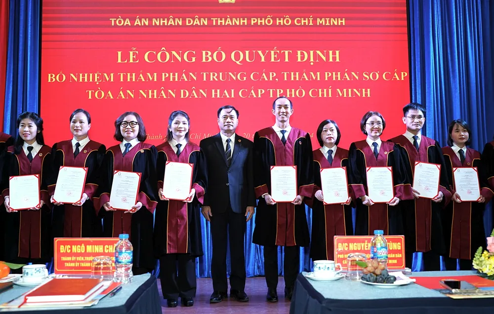and-tp-hcm-trao-quyet-dinh-bo-nhiem-tham-phan-so-cap-trung-cap-6.jpg