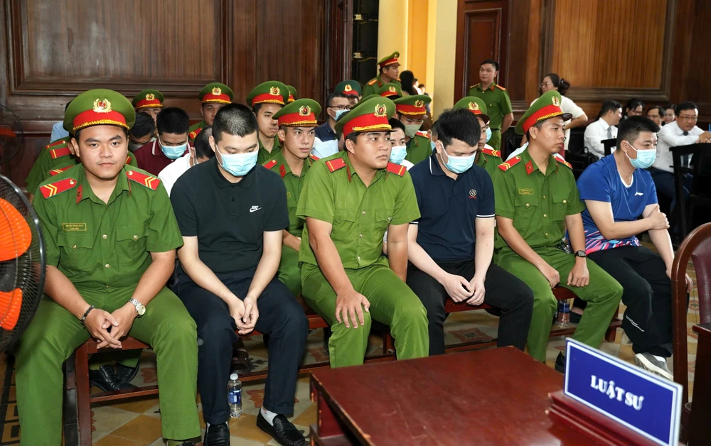 cán bộ thuế nhận hối lộ