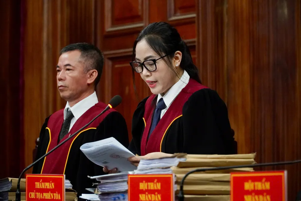 HĐXX vụ án xảy ra tại Trung tâm Dạy nghề lái xe Sài Gòn và các đơn vị liên quan. Ảnh: NGUYỄN TIẾN