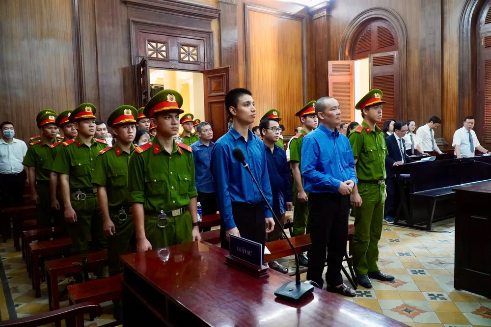 Các bị cáo tại phiên xét xử. Ảnh: NGUYỄN TIẾN