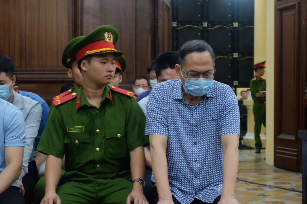 Bị cáo Hoàng Quốc Hùng - cựu giám đốc Trung tâm Lý lịch tư pháp quốc gia. Ảnh: SONG MAI