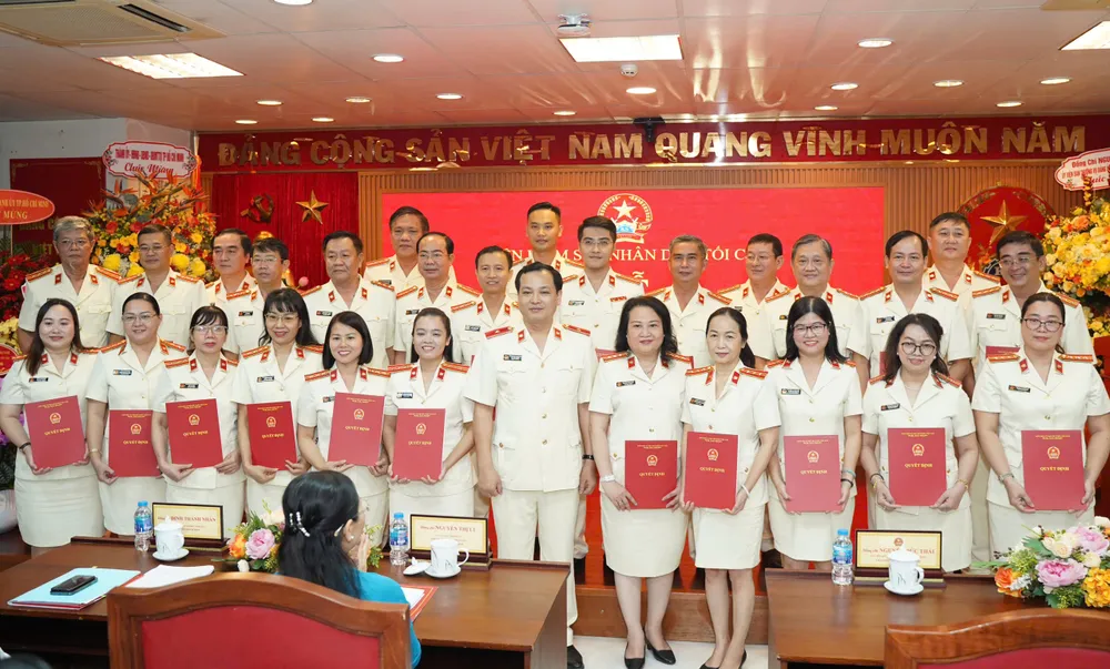 chum-anh-vien-truong-vksnd-tp-hcm-moi-va-19-vien-truong-vksnd-khu-vuc-tai-tp-hcm-.jpg
