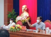 Cà Mau: F0 triệu chứng nhẹ, F1 nguy cơ cao được đi làm ảnh 3 Phó chủ tịch Cà Mau: Test nhanh là tự nguyện, không phạt