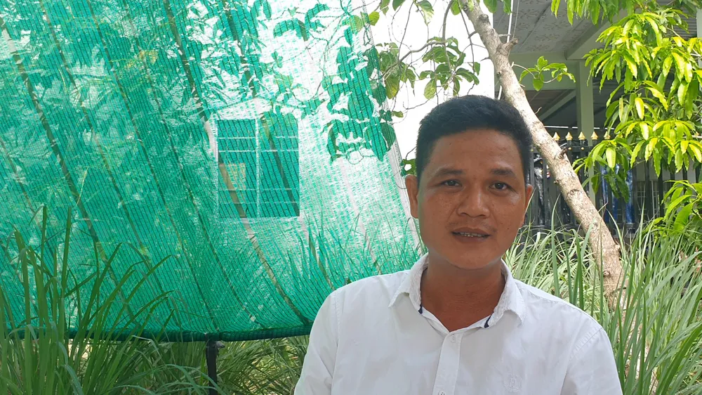 Anh Dương Thanh Tâm, ấp Năm Đảm, xã Lương Thế Trân, huyện Cái Nước chưa giao đất vì bồi thường quá thấp và không cho hưởng lợi giáp mặt tiền. Ảnh: TRẦN VŨ