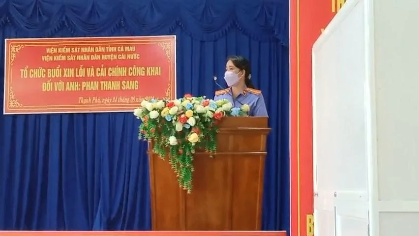 VKSND huyện Cái Nước tổ chức buổi xin lỗi công khai anh Phan Thanh Sang. Ảnh: CTV.