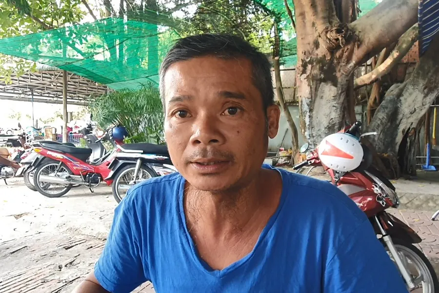 Ông Chiêm Buồl Cột bảo "Chỉ có tâm thần mới đi mượn Đoàn cưỡng chế dỡ nhà ông hàng xóm". Ảnh: TRẦN VŨ Ông Chiêm Buồl Cột bảo "Chỉ có tâm thần mới đi mượn Đoàn cưỡng chế dỡ nhà ông hàng xóm". Ảnh: TRẦN VŨ