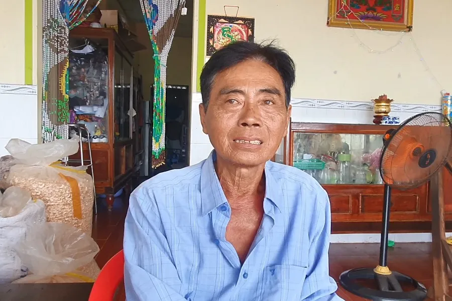 Ông Liên Khanh kể về chuyện phải chuộc con trai với số tiền 50 triệu đồng. Ảnh: TRẦN VŨ