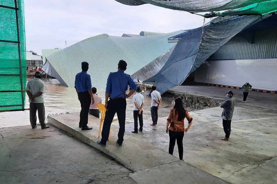 Một góc hiện trường sạt lở của nhà máy bột cá Công ty Dương Lộc Tiến. Ảnh CTV