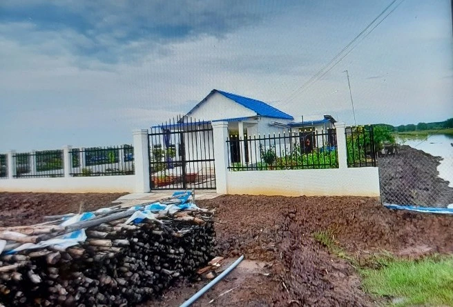 Căn nhà mà ông H. cho rằng đã cho bà L. mượn tiền xây dựng, tuy nhiên bà L khẳng định viết giấy nợ để động viên tinh thần ông H. Ảnh: CTV