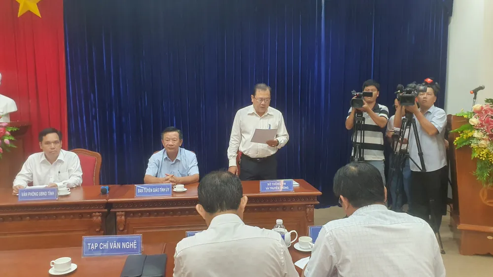 Tháng 6-2023, tỉnh Cà Mau tổ chức họp báo để thông tin bước đầu vụ "Mặc cả phần trăm khi giao thầu". Ảnh: TRẦN VŨ 20230529_140705.jpg