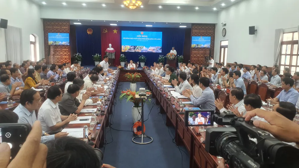 Khoảng 200 đại biểu về dự hội nghị. Ảnh: TRẦN VŨ. 20230927_080144.jpg