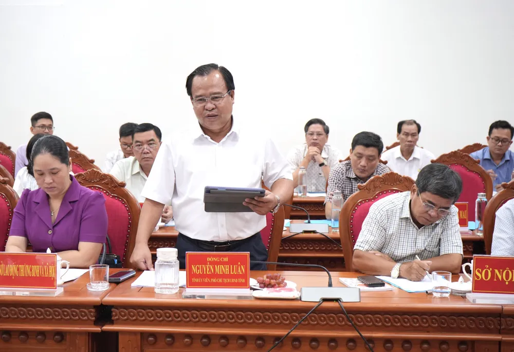 Ông Nguyễn Minh Luân, Phó chủ tịch tỉnh Cà Mau phát biểu tại Buổi làm việc với Vụ tổ chức biên chế Bộ nội vụ hôm nay 15-11-2023. Ảnh: UBND tỉnh Cà Mau. Nguyen_Minh_luan_Pho_chu_tich_tinh_Ca_Mau1.jpg
