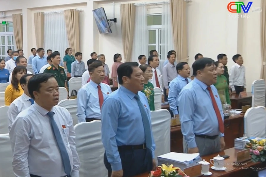 Kỳ họp bế mạc với khẳng định đã thành công tốt đẹp. Ảnh: Cắt từ truyền hình trực tiếp CTV. Cu-tri_ca_mau-lo-an-ninh-tra-tu-nong-thon-ven-bien3.jpg
