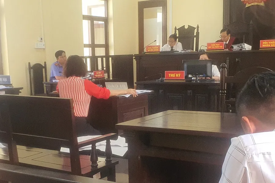 Phiên xử sơ thẩm vụ án Âu Vững Bạc Liêu chiều 12-4-2024. Ảnh: TRẦN VŨ Vụ_án_âu_vững_bạc_liêu_1.jpg