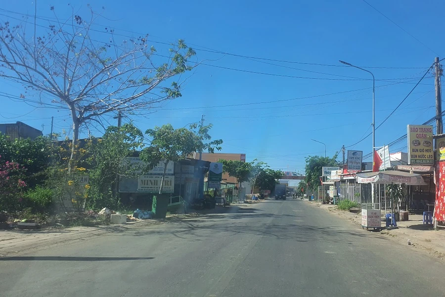 Con đường được bồi thường với hệ số K bằng 38 tiếp cận chợ Kinh Tư, xã Điền Hải, huyện Đông Hải. Ảnh: TRẦN VŨ hệ số K bằng 38 ở Đông Hải Bạc Liêu 1.jpg