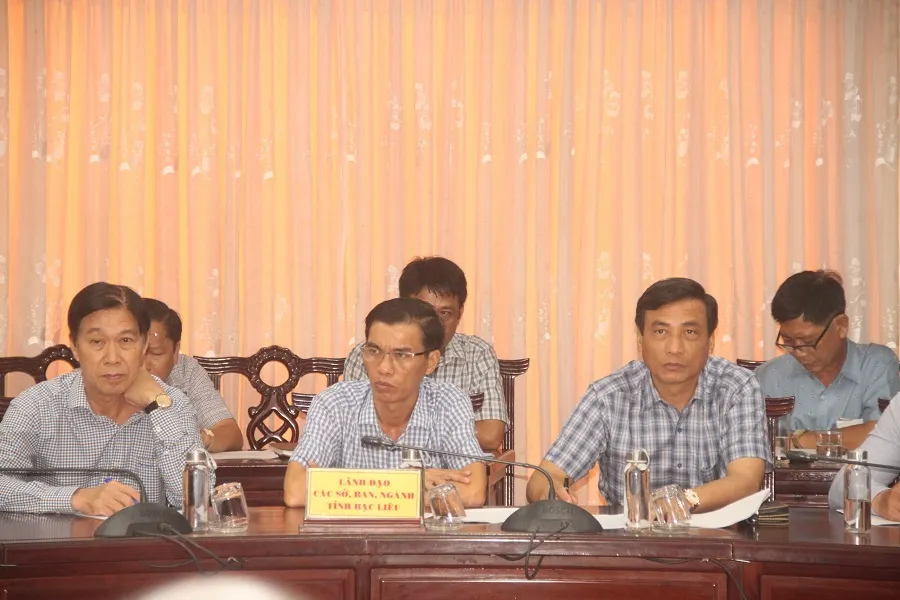 Cán bộ lãnh đạo sở, ngành, địa phương tỉnh Bạc Liêu tại cuộc họp chống sạt lở đột xuất hôm nay 9-8-2024. Ảnh: CTV Họp chống sạt lở Bạc Liêu 2.jpg