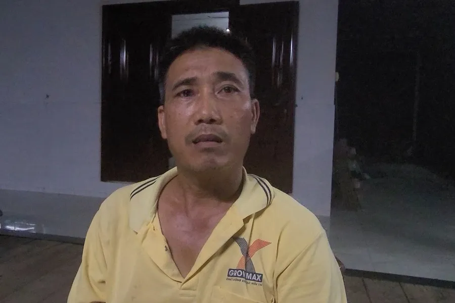 Ông Lộc cho biết quá trình gửi đơn phản ảnh yêu cầu di dời lò mổ heo Mỹ Ái, nhà ông bị người ta ném trứng vịt ung. Ông đã báo công an lập biên bản nhưng để nay chưa tìm ra kẻ ném. Ảnh: TRẦN VŨ Tiếng kêu chết chóc của heo 4.jpg
