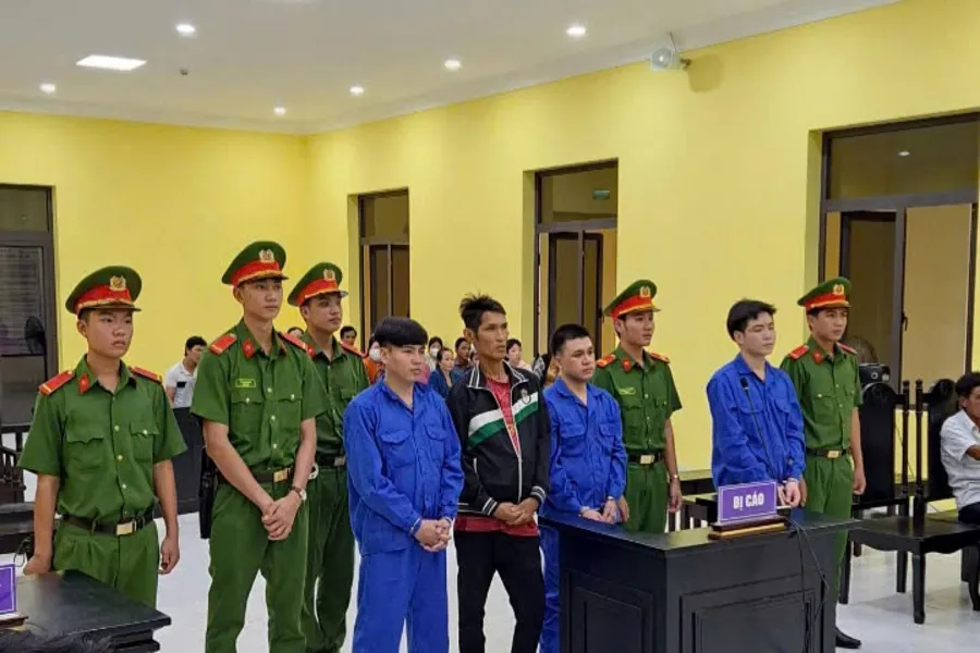 Bốn bị cáo tại toà. Ảnh: CTV phạm tội giết người 1.jpg