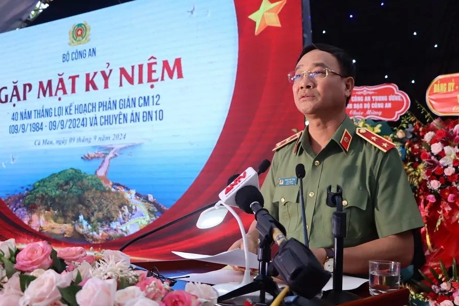 Thứ trưởng Bộ Công an Phạm Thế Tùng phát biểu tại buổi lễ. Ảnh: CTV Kế hoạch CM-12 Hòn Đá Bạc 3.jpg