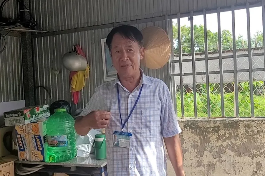 Nhân viên cấp nước 2.jpg