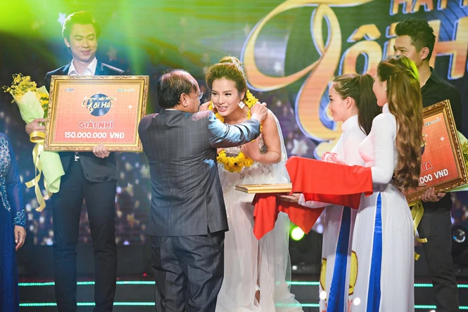 Phương Trinh Jolie giành quán quân 'Hãy nghe tôi hát 2017'