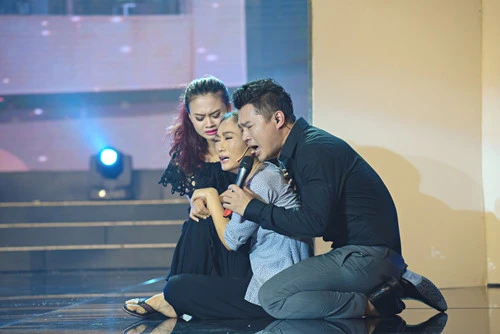 Phương Trinh Jolie bật khóc khi đăng quang 'Hãy nghe tôi hát 2017' - ảnh 4