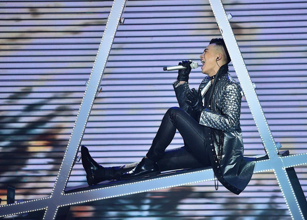 Ali Hoang Duong tro thanh quan quan Giong hat Viet 2017 hinh anh 4