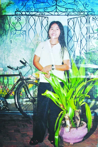 Nguoi phu nu 34 tuoi mac 'benh la', heo mon nhu mot ba cu 'da boc xuong' - Anh 2