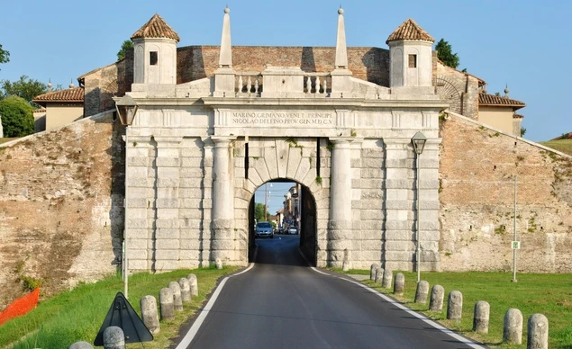 8 ngôi làng tuyệt đẹp ít người biết đến ở châu Âu ảnh 4