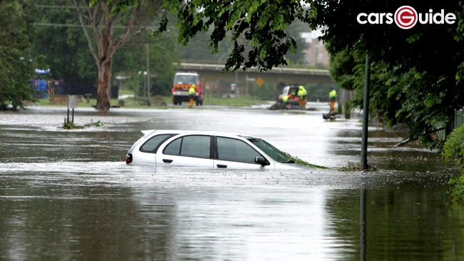 Phương pháp lái xe đúng đắn trong trời mưa