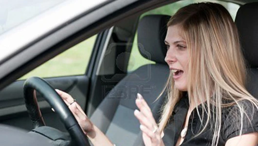 Ôtô mất lái, phản ứng thế nào? ảnh 1