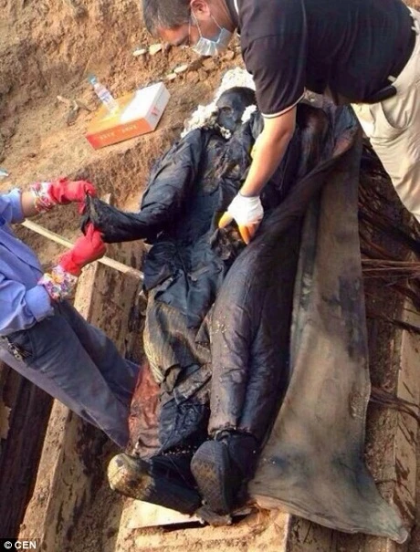 Cận cảnh hai bộ thi hài bí ẩn khiến các nhà khảo cổ Trung Quốc kinh ngạc.