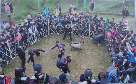 Trò chơi dân gian Bịt mắt bắt dê ở Lao Cai – Tác giả&nbsp; Hoàng Ngọc Thạch
