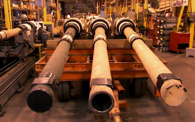 Xe tăng M1 chưa hoàn thiện khi lắp vũ khí chính. Một khẩu pháo 120mm có tầm bắn hơn 3 km.