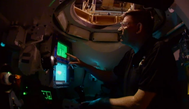 M1 có thể mang theo 3 súng máy và 1 pháo. Một súng và ống ngắm đều được kiểm tra sau khi lắp đặt.