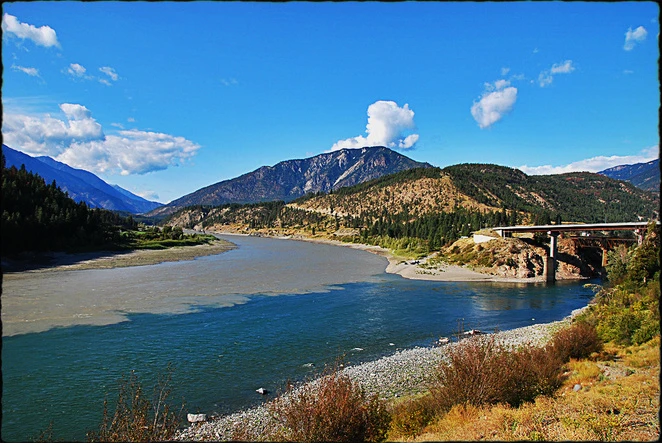 Những dòng sông hợp lưu không chịu hợp màu ảnh 10