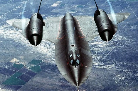 Với tốc độ tối đa 3.530km/h, SR-71 khiến cho tiêm kích nhanh nhất Liên Xô MiG-25 "ngửi khói".