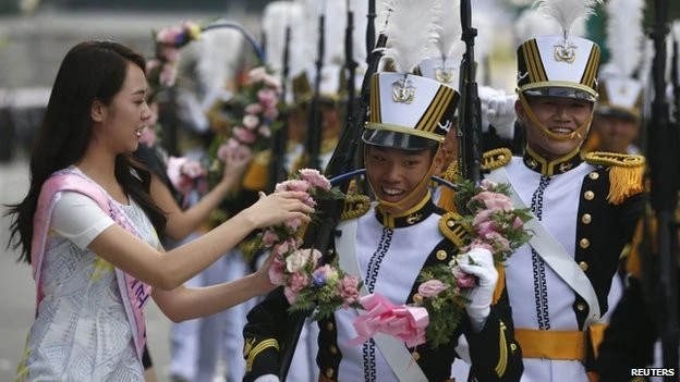 Phóng to Quân nhân Hàn Quốc tham gia một sự kiện trên đường phố. Ảnh: Reuters