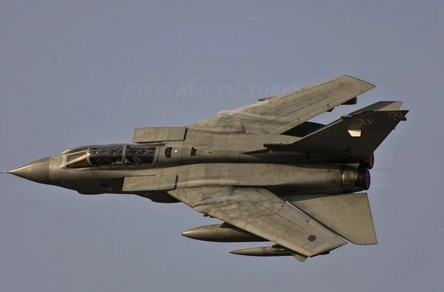 Tornado khi cánh cụp hết cỡ