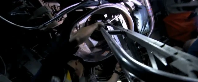 Trên tất cả các tàu ngầm, nhiệm vụ đầu tiên sau khi tàu lặn xuống dưới mặt nước là đảm bảo tất cả các khoang không bị rò rỉ.