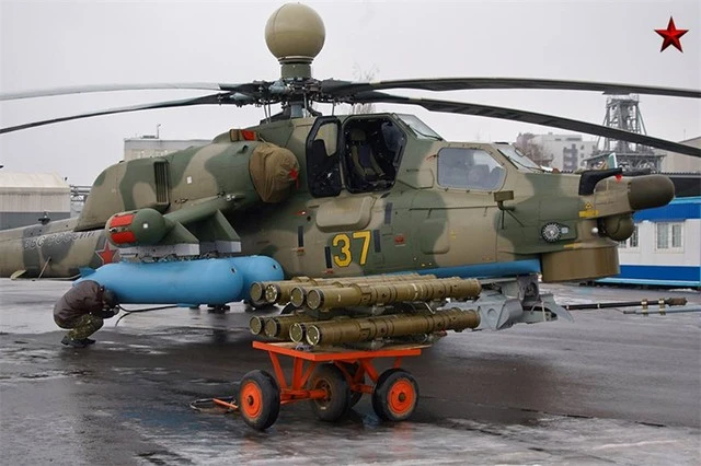 Được mệnh danh với cái tên hầm hố Thợ săn đêm, trực thăng Mi-28N Night Hunter được trang bị những hệ thống vũ khí tấn công tối tân, có thể tiêu diệt máy bay, xe tăng, và các hỏa điểm dưới mặt đất của đối phương.