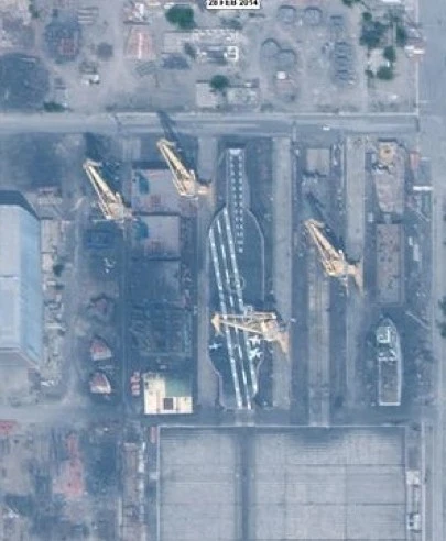 Mỹ choáng váng trước tàu sân bay bí ẩn của Iran