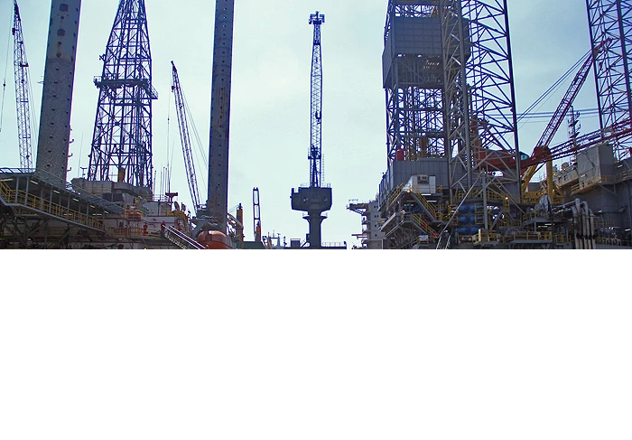 Mỹ choáng váng trước tàu sân bay bí ẩn của Iran