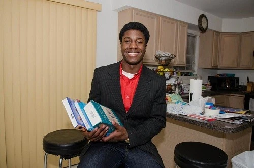 Học sinh 17 tuổi trúng tuyển 8 trường đại học danh tiếng ảnh 1