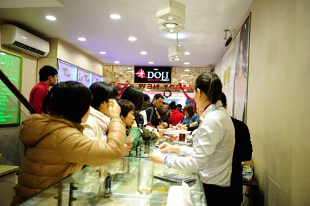 Hiện khoảng cách chênh lệch giá vàng là 2,5 triệu đồng/lượng.