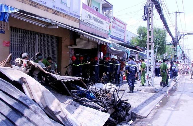 Cháy lớn ở quận 6 thiêu rụi hai vợ chồng xấu số ảnh 1