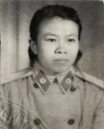 Y tá Nguyễn Thị Hồng Minh, 20 tuổi, từ một nữ sinh Hà Nội đầy bỡ ngỡ đã trở thành nữ chính trị viên