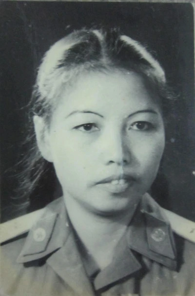 Y tá Nguyễn Thị Hồng Minh, 20 tuổi, từ một nữ sinh Hà Nội đầy bỡ ngỡ đã trở thành nữ chính trị viên