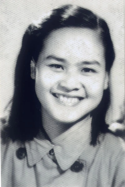 Y tá Nguyễn Thị Hồng Minh, 20 tuổi, từ một nữ sinh Hà Nội đầy bỡ ngỡ đã trở thành nữ chính trị viên